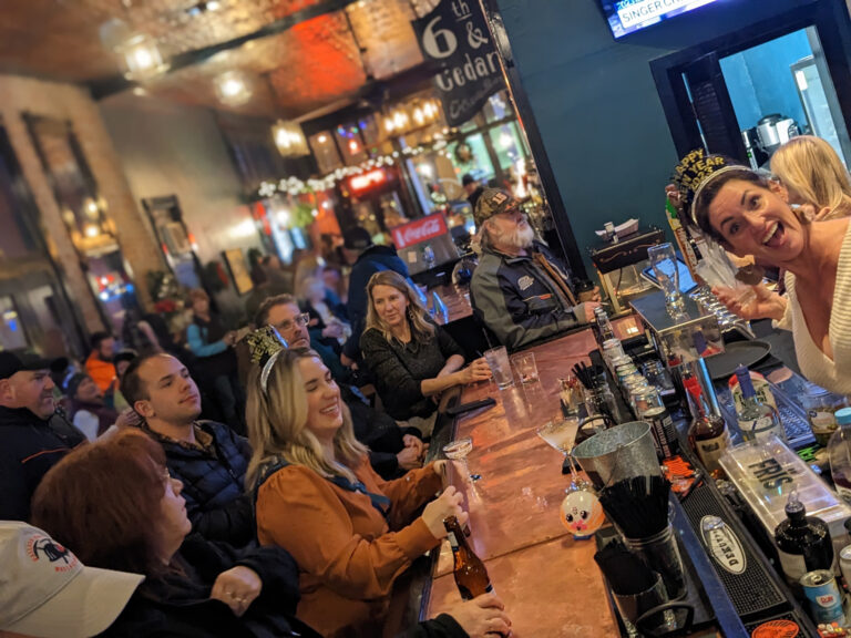 6th and cedar crowd 768x576